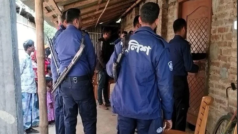 ‘জ্বিন তাড়ানোর’ নামে নারীর সাথে অনৈতিক সম্পর্ক, হাঁসুয়ার কোপে কবিরাজ নিহত